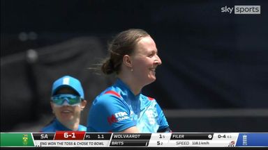 England's Filer takes two quick wickets in Durban