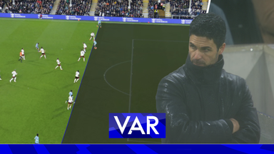 VAR rules out late Arsenal winner for offside!