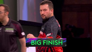 'A sensational checkout!' | Clayton lands a huge 160 to go 2-0 up against Gurney