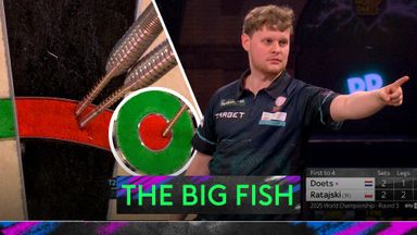 'Brilliant from Doets!' | Hawkeye makes Ally Pally erupt with BIG FISH!