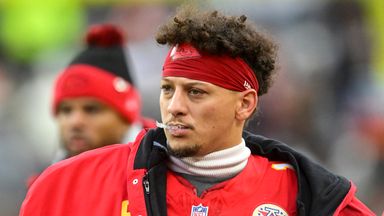 'He's getting hit way too much' | Injury scare for Mahomes