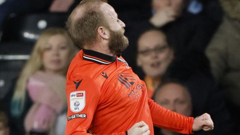 Barry Bannan celebrates his goal against Derby