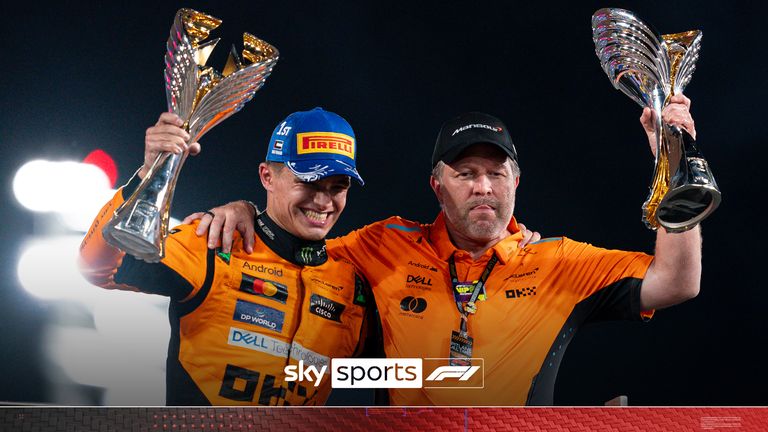 8 Desember 2024, Abu Dhabi, Uni Emirat Arab: Pengemudi Inggris Lando Norris (tim McLaren F1) dan Zak Brown (Direktur Eksekutif McLaren) merayakan di podium setelah Norris memenangkan Grand Prix Abu Dhabi, mengamankan juara Konstruktor Formula Satu, Abu Dhabi, mengamankan Formula Satu Juara Konstruktor, di Sirkuit Yas Marina.