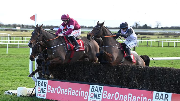 Croke Park and Sam Ewing win the Drinmore Novice Steeplechase 