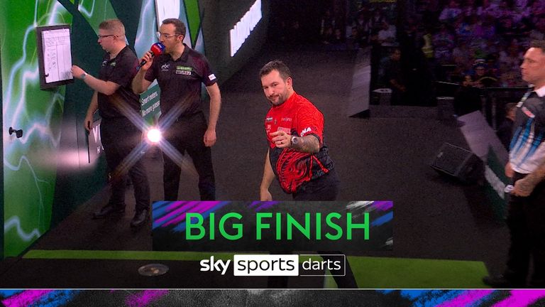 Jonny Clayton's brilliant 141 finish saw him win the third set versus compatriot Gerwyn Price.