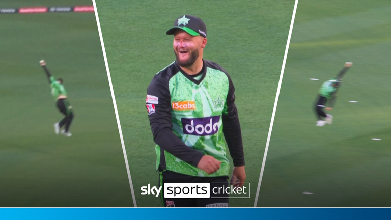 Duckett takes catch for Melbourne Stars.