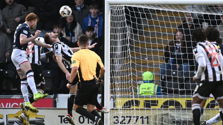 Simon Murray celebrates Dundee's opener