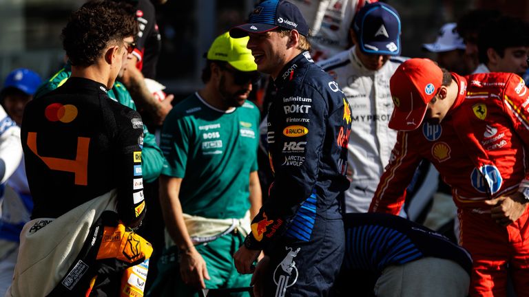 YAS MARINA CIRCUIT, UNITED ARAB EMIRATES - DECEMBER 08: L-R: Liam Lawson, Visa Cash App RB F1 Team, Yuki Tsunoda, Visa Cash App RB F1 Team, Lando Norris, McLaren F1 Team, Lance Stroll, Aston Martin F1 Team, Kevin Magnussen, Haas F1 Team, Fernando Alonso, Aston Martin F1 Team, Max Verstappen, Red Bull Racing, Nico Hulkenberg, Haas F1 Team, Alex Albon, Williams Racing, Charles Leclerc, Scuderia Ferrari and Sir Lewis Hamilton, Mercedes-AMG F1 Team during the Abu Dhabi GP at Yas Marina Circuit on Sunday December 08, 2024 in Abu Dhabi, United Arab Emirates. (Photo by Zak Mauger / LAT Images)