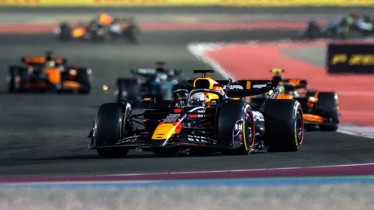 LOSAIL INTERNATIONAL CIRCUIT, QATAR - DECEMBER 01: Max Verstappen, Red Bull Racing RB20, leads Lando Norris, McLaren MCL38, and George Russell, Mercedes F1 W15 during the Qatar GP at Losail International Circuit on Sunday December 01, 2024 in Losail, Qatar. (Photo by Steven Tee / LAT Images)