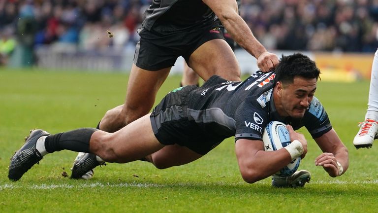 Exeter Chiefs Tamati Tua mencetak percobaan kedua mereka melawan Gloucester