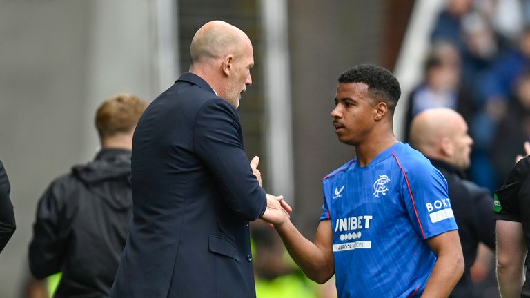 GLASGOW, SCOTLAND - SEPTEMBER 29: Rangers manager Philippe Clement with Hamza Igamane during a William Hill Scottish Premiership match between Rangers and Hibernian at Ibrox Stadium, on September 29, 2024, in Glasgow, Scotland. (Photo by Rob Casey / SNS Group)