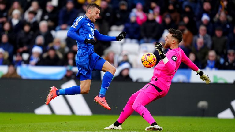 Leicester City's Jamie Vardy has his shot saved by Wolves' Jose Sa 