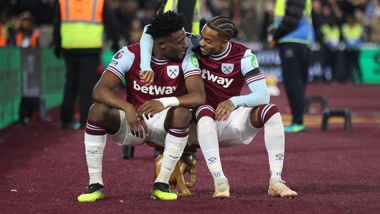 West Ham's Mohammed Kudus celebrates scoring their equaliser with Crysencio Summerville