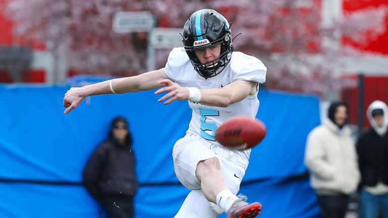 Quinn in action for the NFL Academy against Dusseldorf Panthers U20 