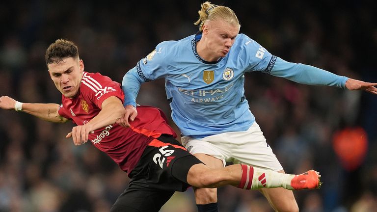 Manuel Ugarte and Erling Haaland battle for the ball