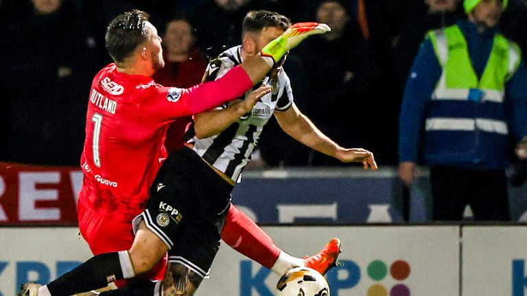 PAISLEY, SCOTLAND - DECEMBER 26: St Mirren are awarded a penalty after Jack Butland fouls Greg Kiltie in the box during a William Hill Premiership match between St Mirren and Rangers at the SMiSA Stadium, on December 26, 2024, in Paisley, Scotland. (Photo by Craig Williamson / SNS Group)