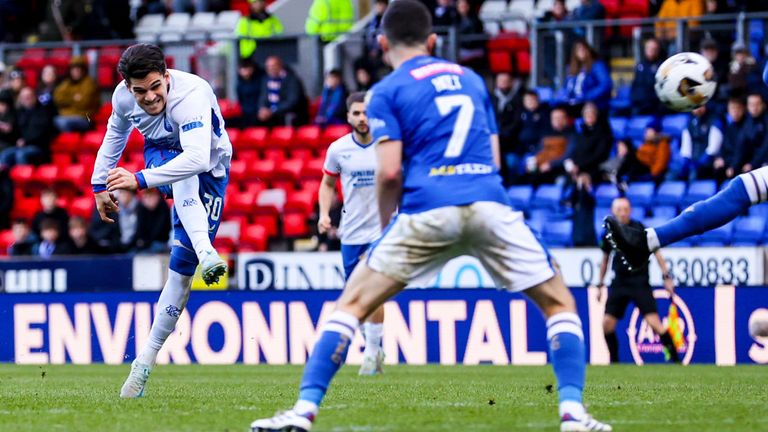 Ianis Hagi mempunyai tembakan ke gawang di St Johnstone