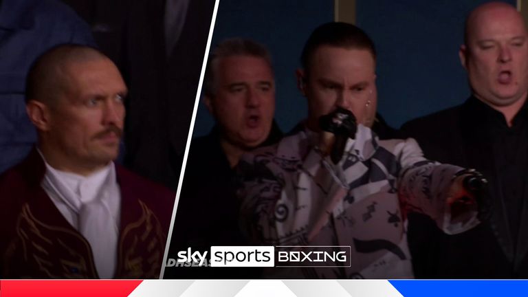 Oleksandr Usyk made another dramatic fight week entrance and was sung into the press conference by popular Ukrainian musician Artem Pivovarov.