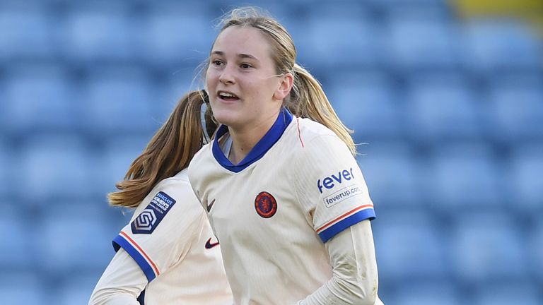 Wieke Kaptein celebrates after equalising for Chelsea at Leicester