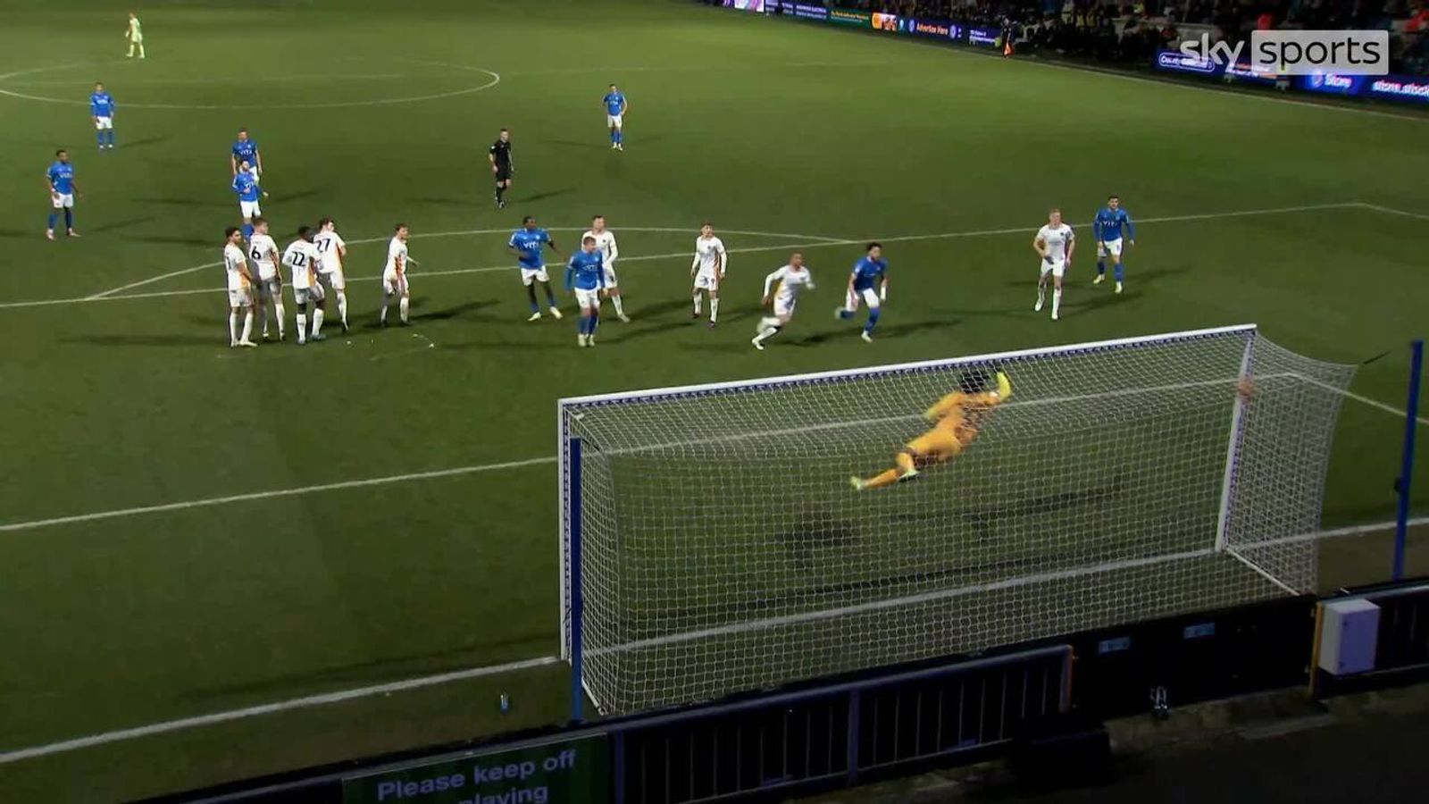 'Oh that is GLORIOUS!' | Oli Norwood smashes in a superb free-kick