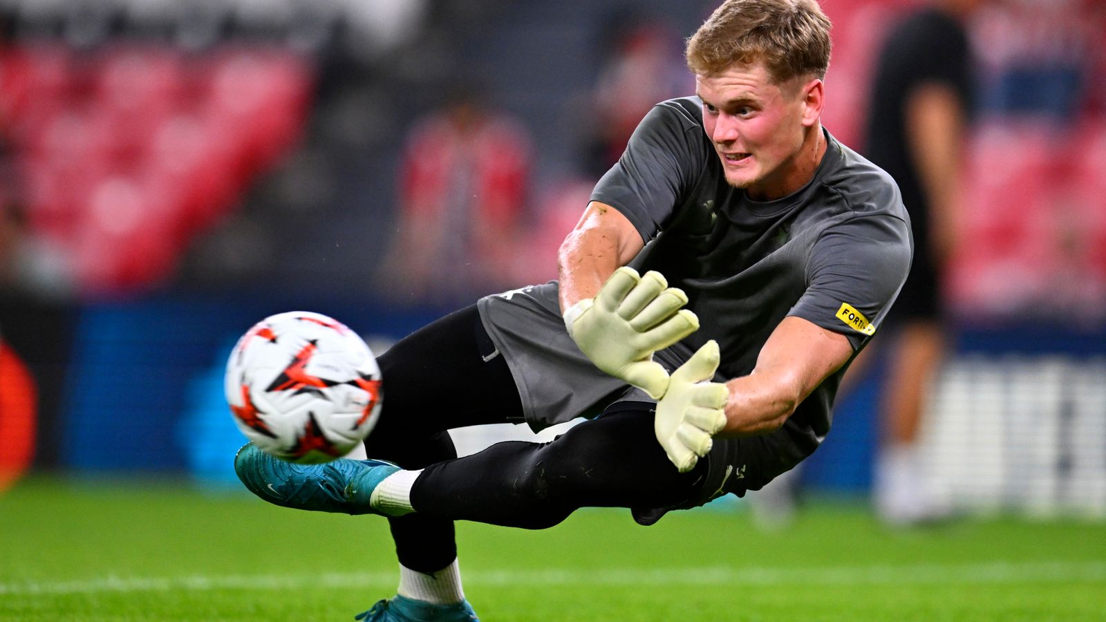 Tottenham Sign Antonin Kinsky for £12.5m to Strengthen Goalkeeper Position