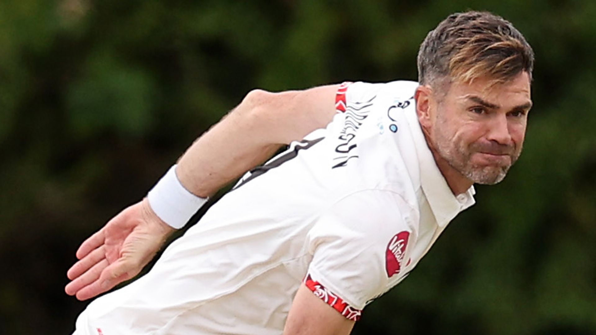 Anderson signs new one-year deal with Lancashire for 2025