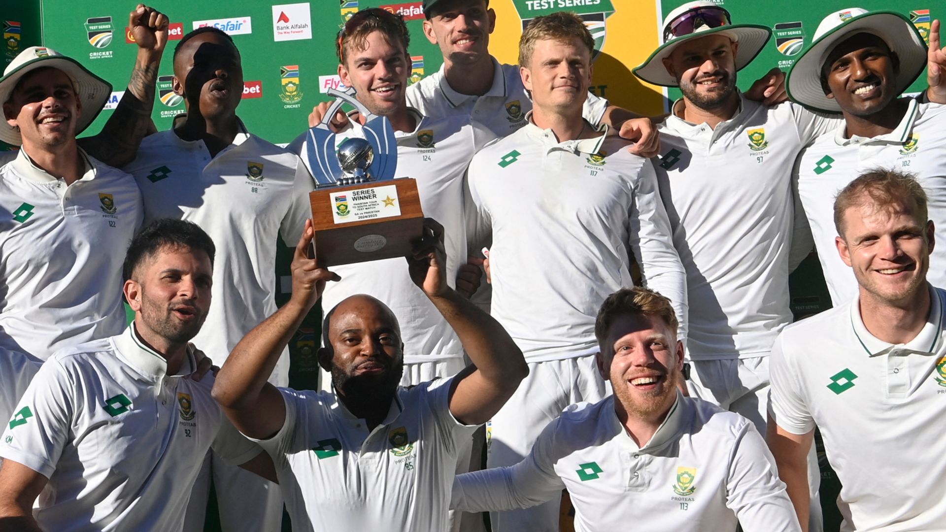 South Africa clinch series with 10-wicket win over Pakistan
