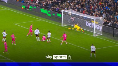 Jimenez header denied as Fulham go close!