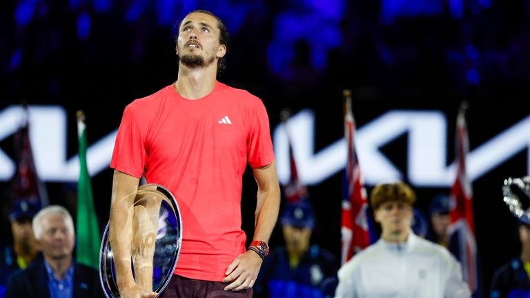 26 January 2025, Australia, Melbourne: Tennis: Grand Slam - Australian Open, men's singles, final. Sinner (Italy) - Zverev (Germany). Second seed Alexander Zverev looks up disappointedly with his cup in his hand. Photo by: Frank Molter/picture-alliance/dpa/AP Images
