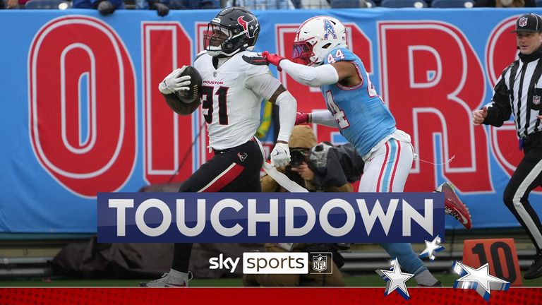 Dameon Pierce went the length of the field to score as Houston extended their lead over Tennessee in the first half.