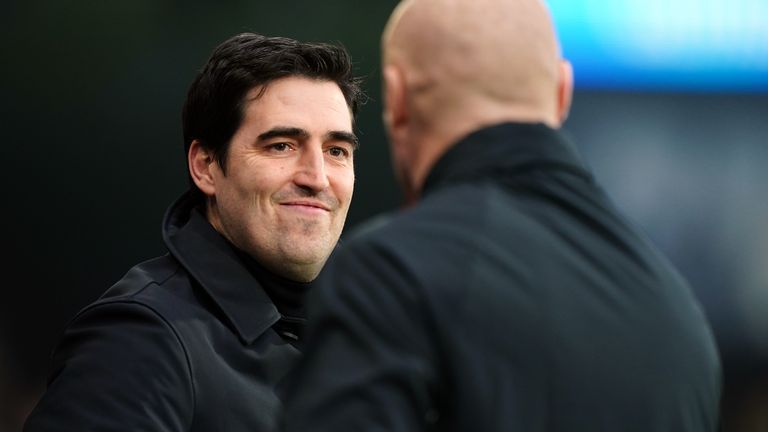 Andoni Iraola greets Sean Dyche before the game