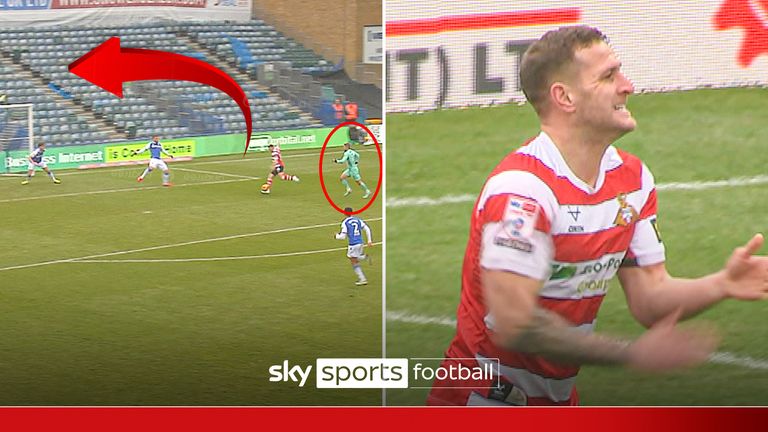 Billy Sharp misses open goal against Gillingham