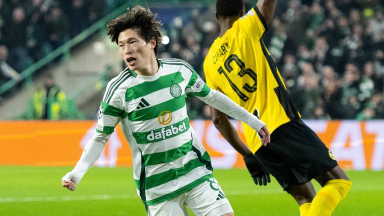 GLASGOW, SCOTLAND - 22 JANUARI: Kyogo Furuhashi dari Celtic pergi untuk merayakan tetapi golnya dianulir karena offside selama pertandingan Fase Liga MD7 Liga Champions 2024/25 antara Celtic dan BSC Young Boys di Celtic Park, pada 22 Januari 2025, di Glasgow, Skotlandia. (Foto oleh Paul Devlin / Grup SNS)