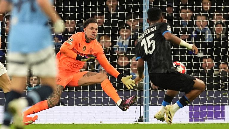 Raphael Nwadike mengalahkan Ederson untuk memberi Club Brugge memimpin di Etihad