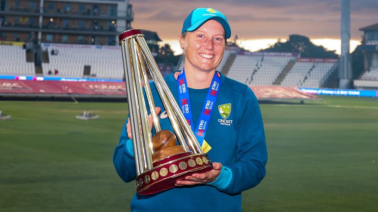 Alyssa Healy celebrates Australia retaining the Women's Ashes in 2023
