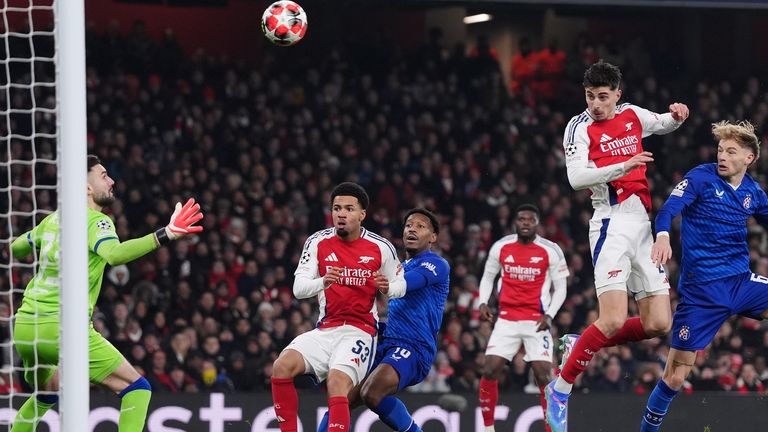 Kai Havertz dari Arsenal (kedua kanan) mencetak gol kedua mereka melawan Dinamo Zagreb