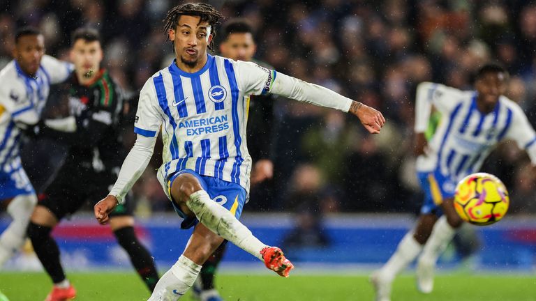 Joao Pedro dari Brighton menyamakan kedudukan dari titik penalti (AP Photo/Ian Walton)