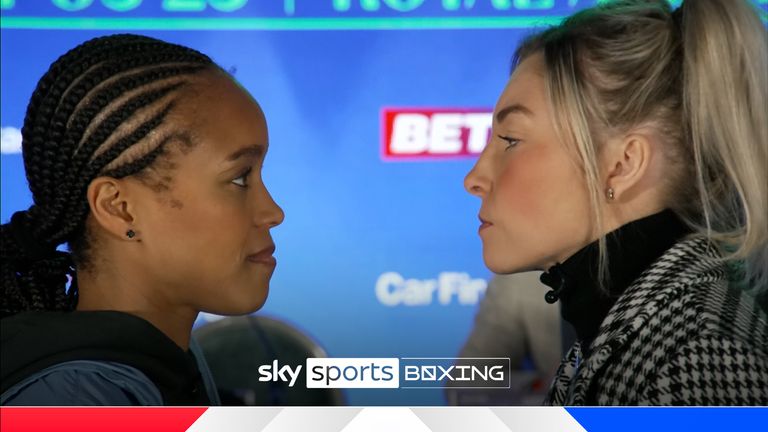 Natasha Jonas y Lauren Price se reúnen antes de su conferencia de prensa en un enfrentamiento mientras ambos luchadores parecen compuestos y enfocados. 