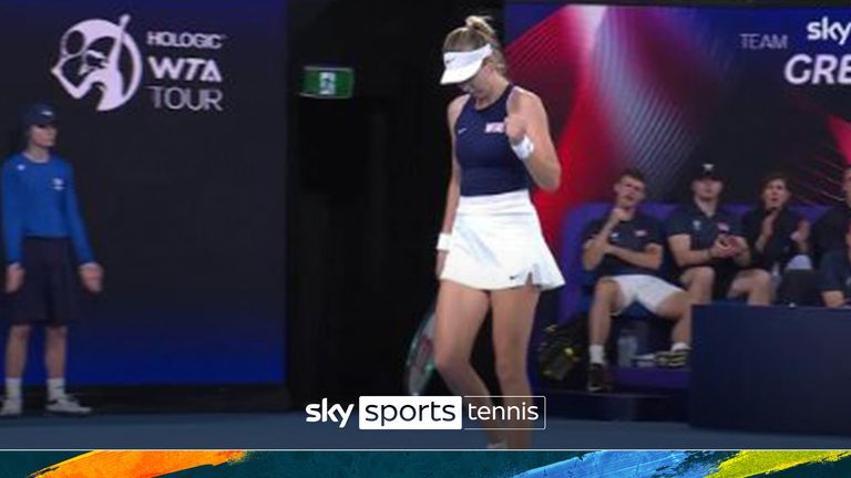 'As low as you can go' | Boulter hits big backhand against Swiatek