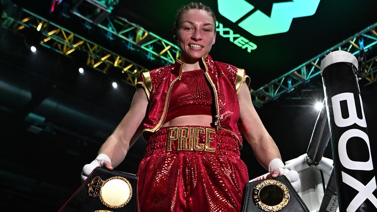 COLLISION COURSE PROMOTION.LIVERPOOL EXHIBITION CENTRE,.LIVERPOOL.UNITED KINGDOM .PIC CHRIS DEAN/BOXXER.LAUREN PRICE v BEXCY MATEUS 