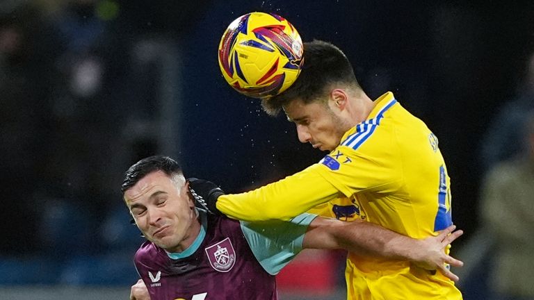 Burnley's Josh Cullen and Leeds United's Ilia Gruev (right) battle for the ball 