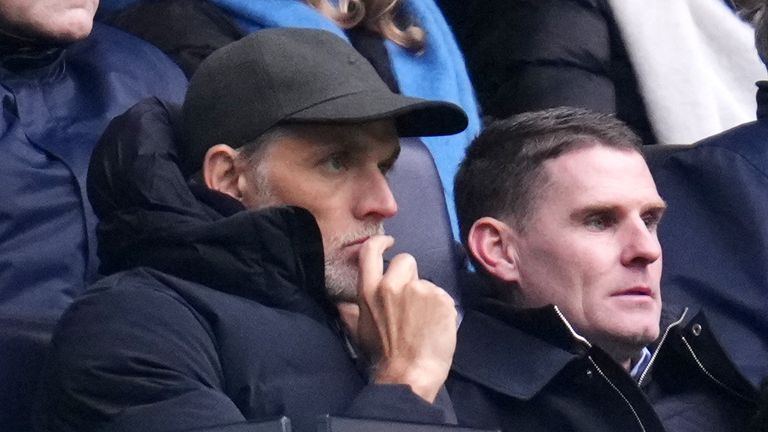 Manajer Inggris Thomas Tuchel (kiri) dan asistennya Anthony Barry di tribun penonton saat pertandingan Liga Inggris di Stadion Tottenham Hotspur, London. Tanggal gambar: Sabtu 4 Januari 2025.