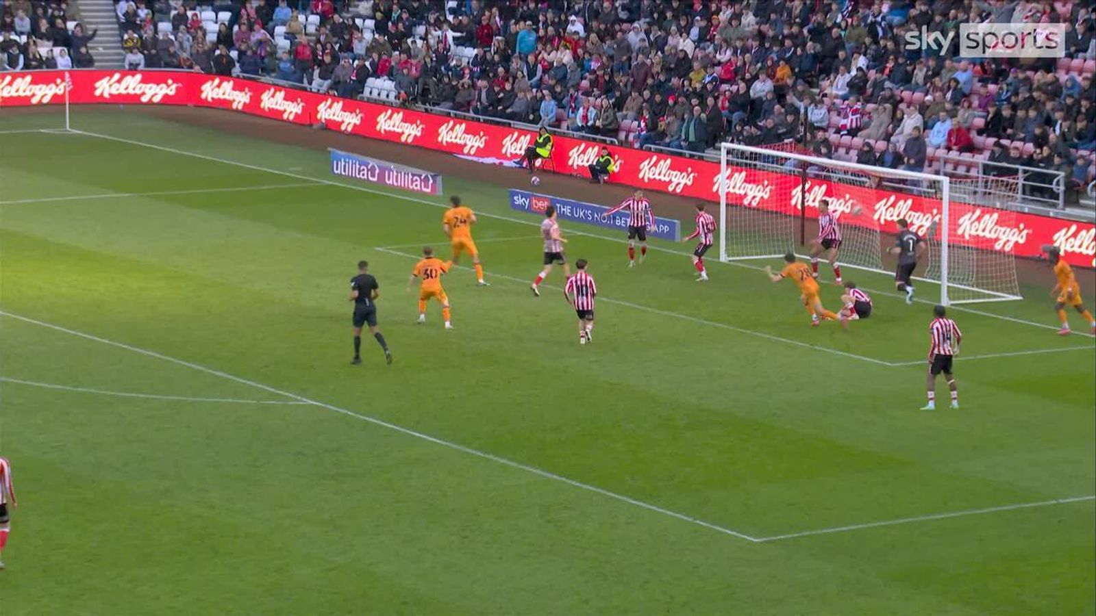 Crooks' fantastic backheel cruelly ruled offside for Hull