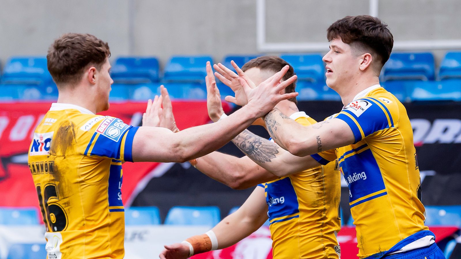 Leeds power past Salford as Saints dominate Tigers