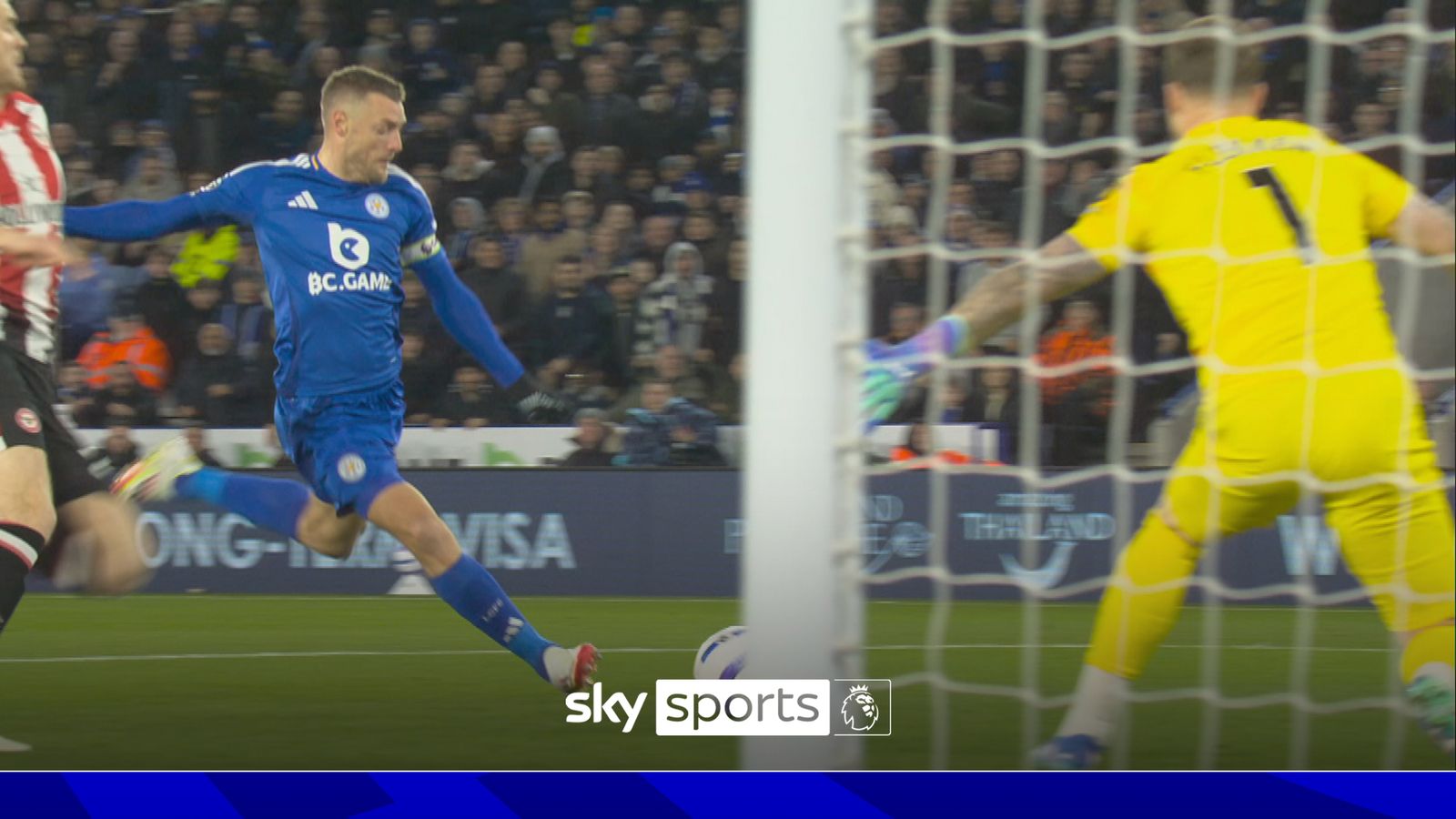 BIG SAVE! Vardy denied early opener!