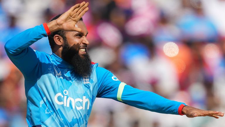 Adil Rashid, da Inglaterra, críquete internacional de um dia (Associated Press)