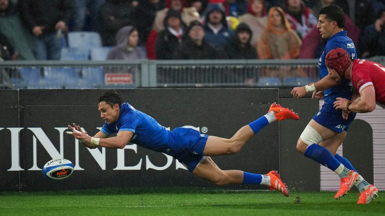 Italian Ange Capuozzo achieved an attempt during the rugby match six nations between Italy and Wales at the Olympic Stadium in Roma, Italy, Saturday, February 8, 2025 (AP Photo/Alessandra Tarantino)