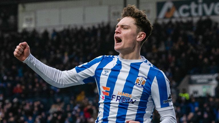 Bobby Wales dari Kilmarnock merayakan setelah mencetak gol untuk membuatnya 3-0 