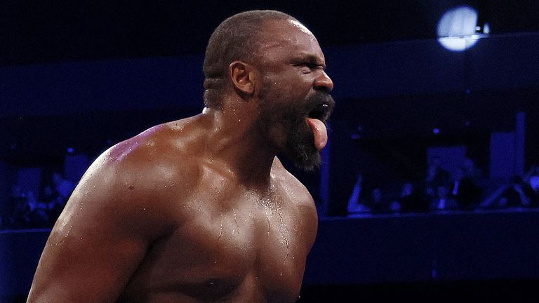 Chisora stuns Wallin in final UK fight by unanimous decision