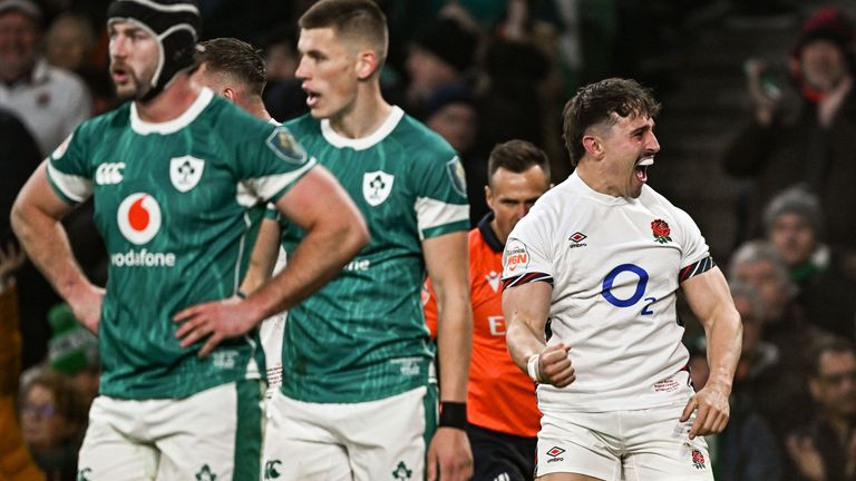 Dublin, Irlandia - 1 Februari 2025; Caan Murley dari Inggris merayakan setelah mencetak percobaan pertama timnya selama pertandingan kejuaraan rugby Guinness Six Nations antara Irlandia dan Inggris di Stadion Aviva di Dublin. (Foto oleh Sam Barnes/Sportsfile via Getty Images)